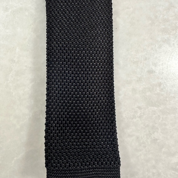 Black Hugo Boss knit tie - Picture 3 of 4
